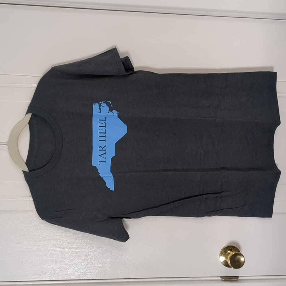 Tar Heels tshirt, grey, size Large